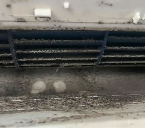 鹤壁空调吹的风有股烧焦味是怎么回事